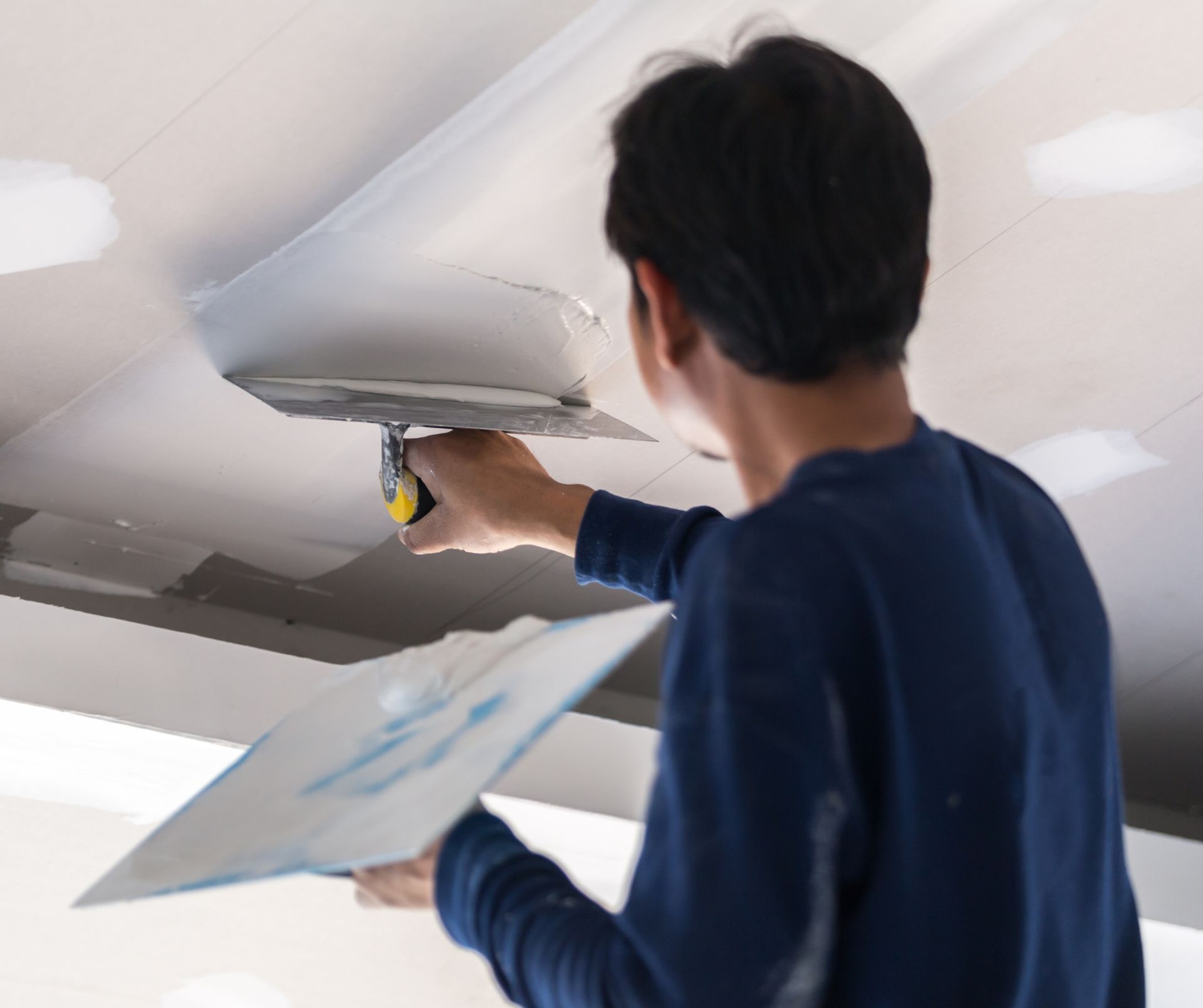 Specialized in gypsum ceiling installation and interior partitions